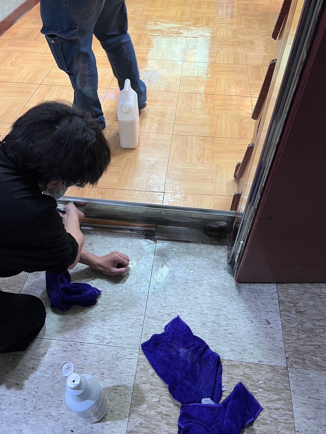 高雄新興區旅行社｜辦公室清潔與地板打蠟服務案例的第2張圖片