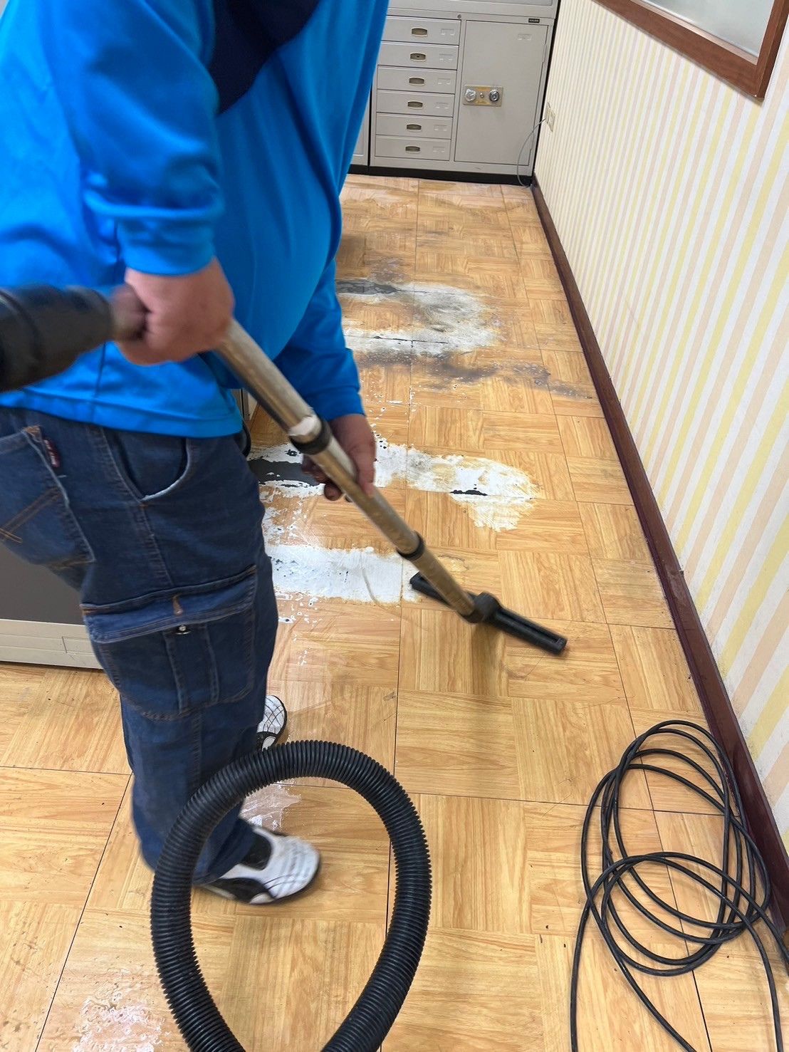 高雄新興區旅行社｜辦公室清潔與地板打蠟服務案例的第4張圖片