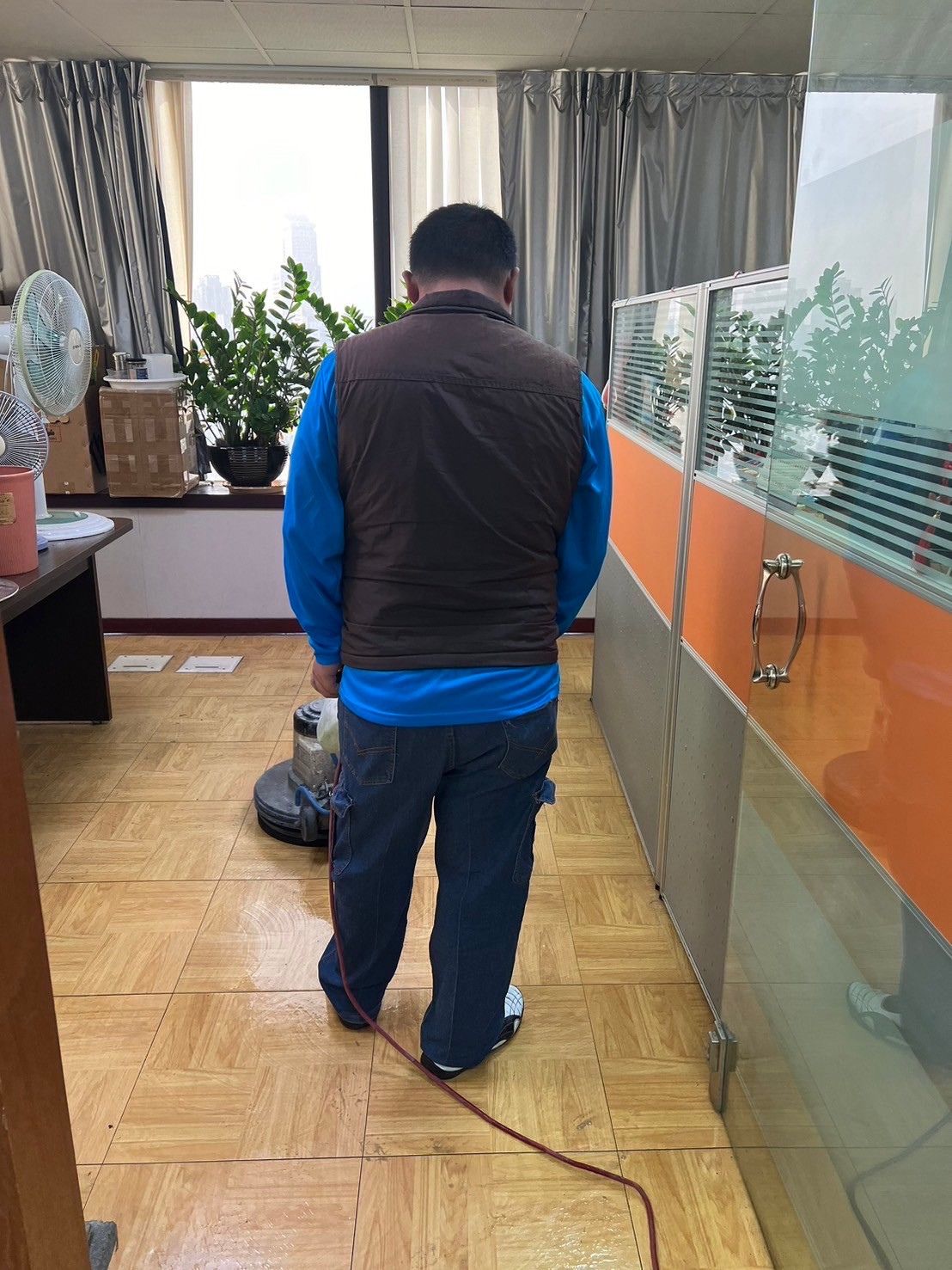 高雄新興區旅行社｜辦公室清潔與地板打蠟服務案例的第5張圖片