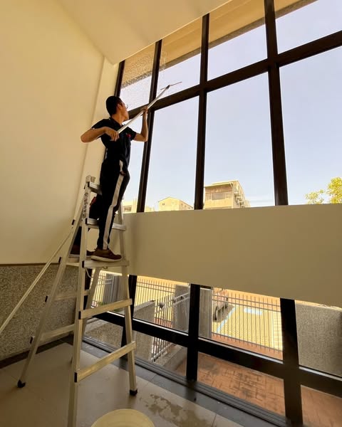 【玻璃清潔案例｜高雄商辦大樓】的第2張圖片