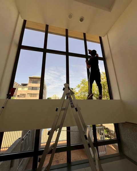 【玻璃清潔案例｜高雄商辦大樓】的第3張圖片